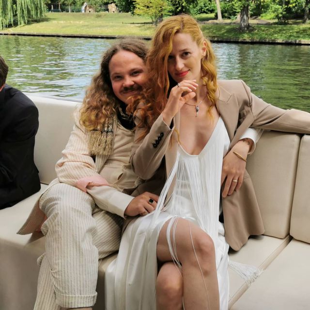 Wir wünschen euch alles nur erdenklich Gute, ihr zwei! 😘😘❤️❤️ Es war uns eine Ehre, euch zu fahren! 
.
.
.
.
#boatcats #boatcatsberlin #spree #justmarried #ianfraser #rentaboat #caprivibrücke #wedding #boatrip #berlin #rentaboat