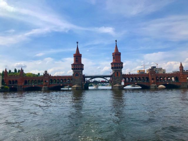 Did you know, Berlin has more bridges than Venice. The Oberbaumbridge is one of our favorites. 
⚓️🌉🛥
.
.
.
.
#oberbaumbrücke #boatcatsberlin #boatcats #berlinbyboat #spree #spreeriver #berlinspree #berlinickliebedir #visitberlin #berlincity #berlinlove #visit_berlin #berlinstagram #ig_berlin #travelberlin #berlinbreeze #berlinsummer #boattrip #boatingseason #boatsofinstagram #boatday #boatlife #bootmieten #bootverleih #rentaboat
